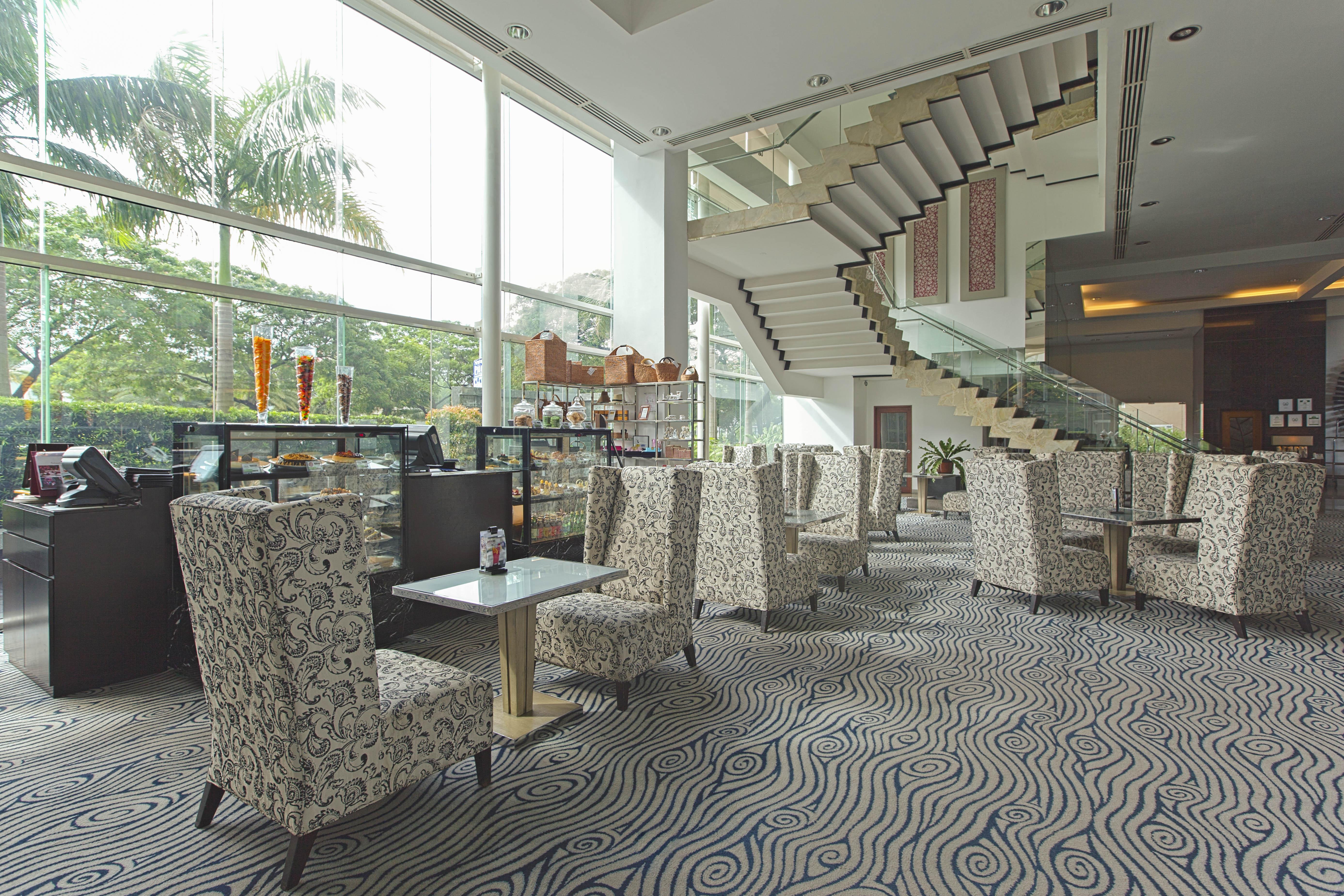Acacia Hotel Manila Muntinlupa City Kültér fotó