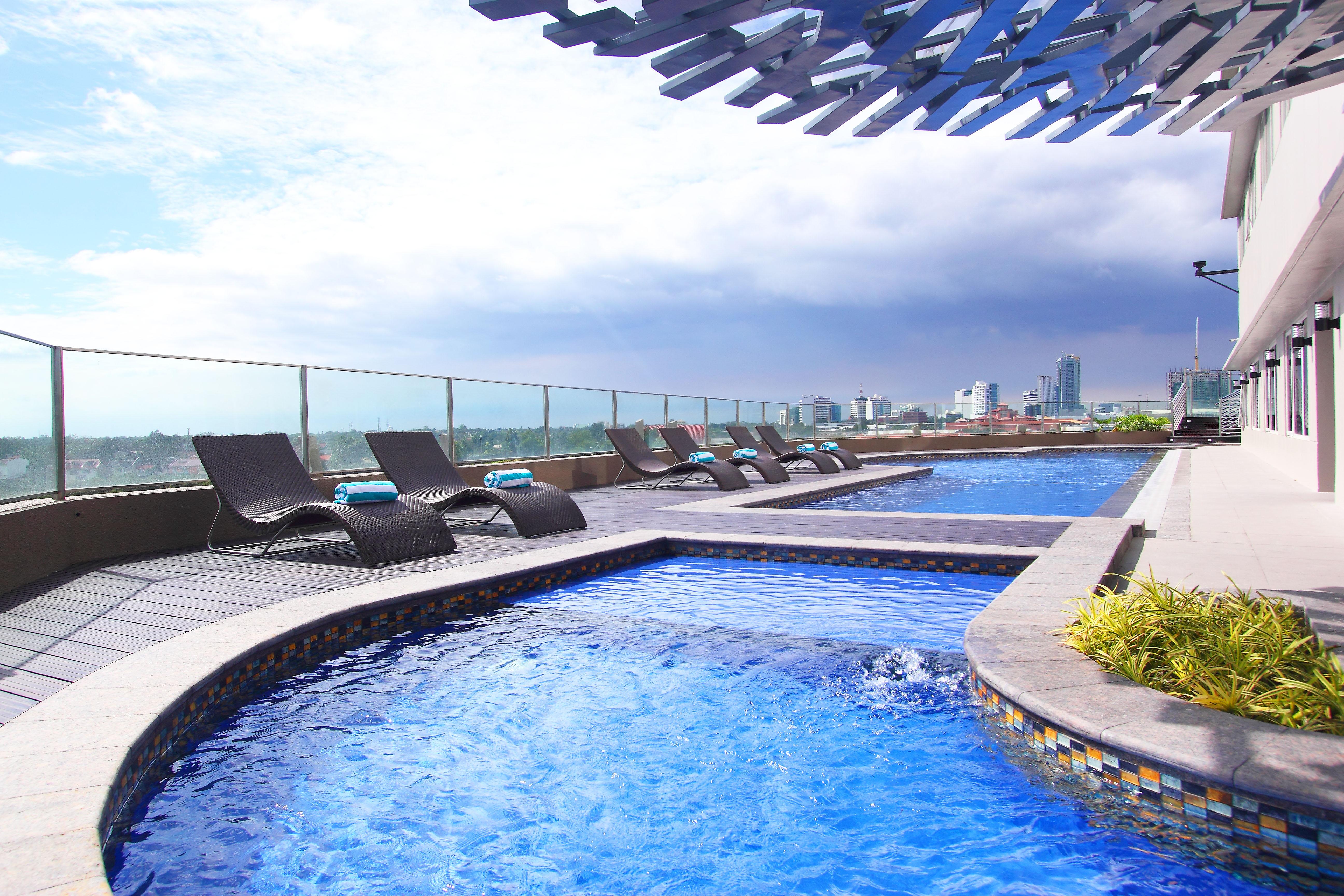 Acacia Hotel Manila Muntinlupa City Kültér fotó