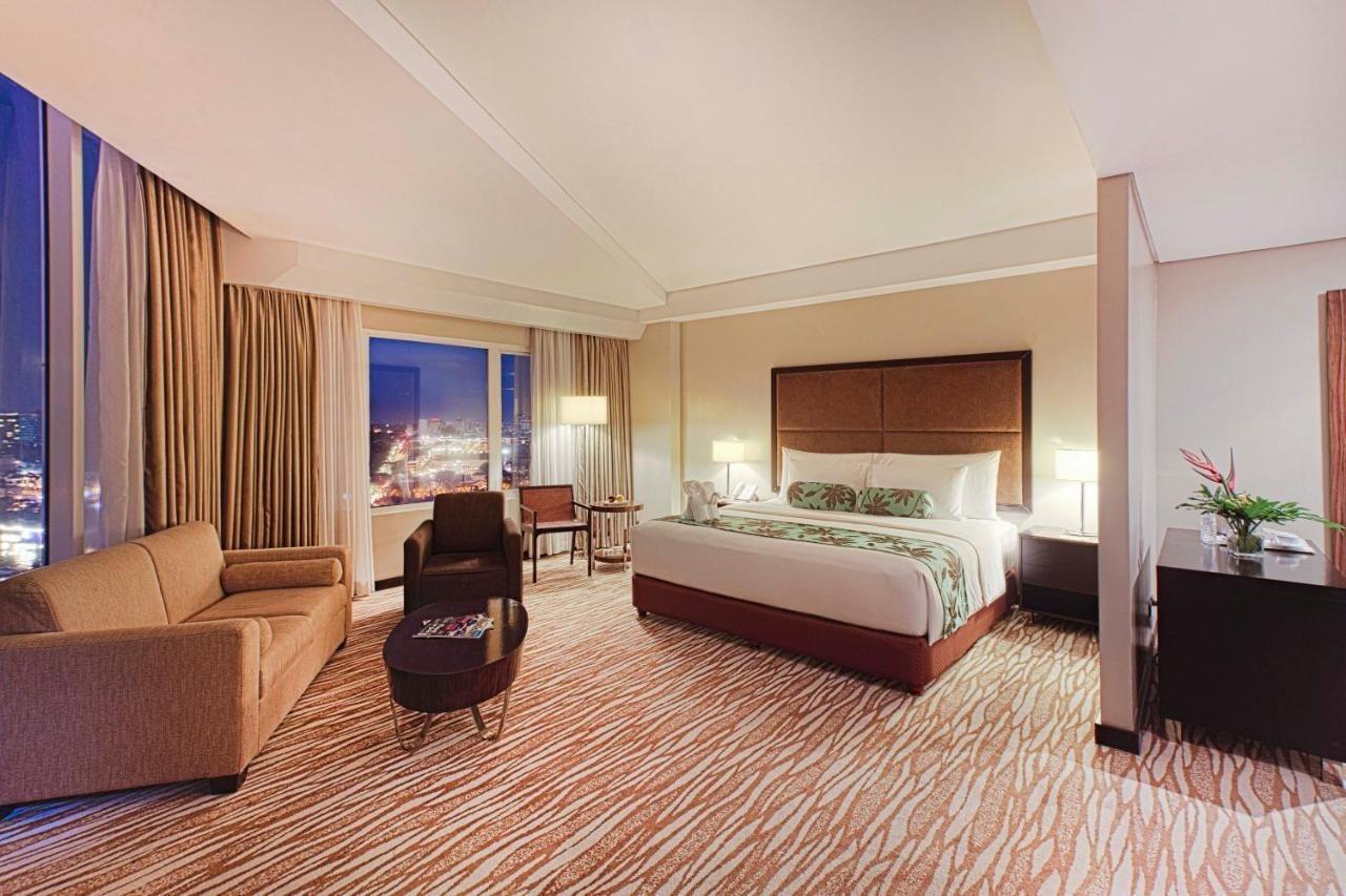 Acacia Hotel Manila Muntinlupa City Kültér fotó
