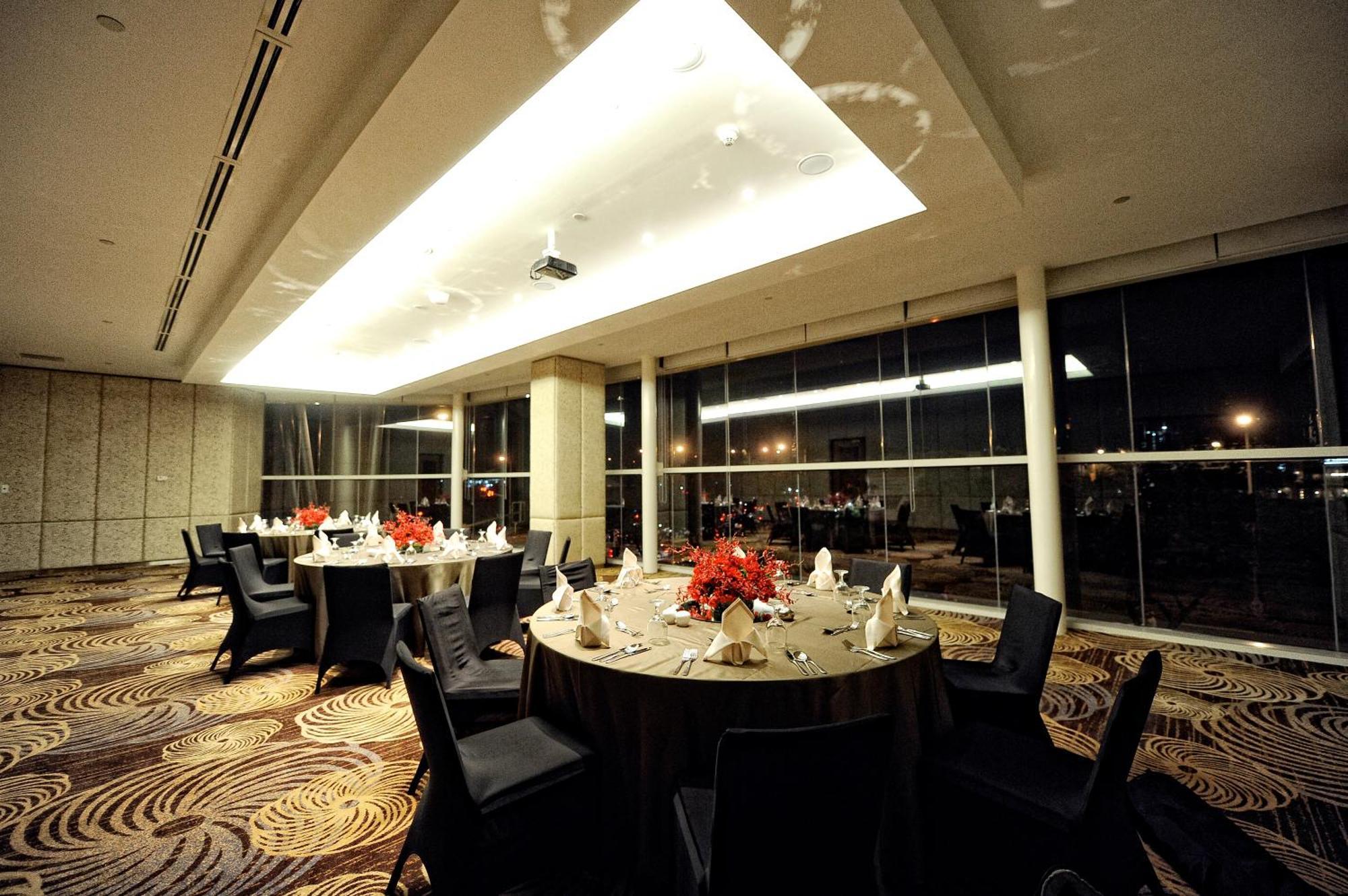 Acacia Hotel Manila Muntinlupa City Kültér fotó