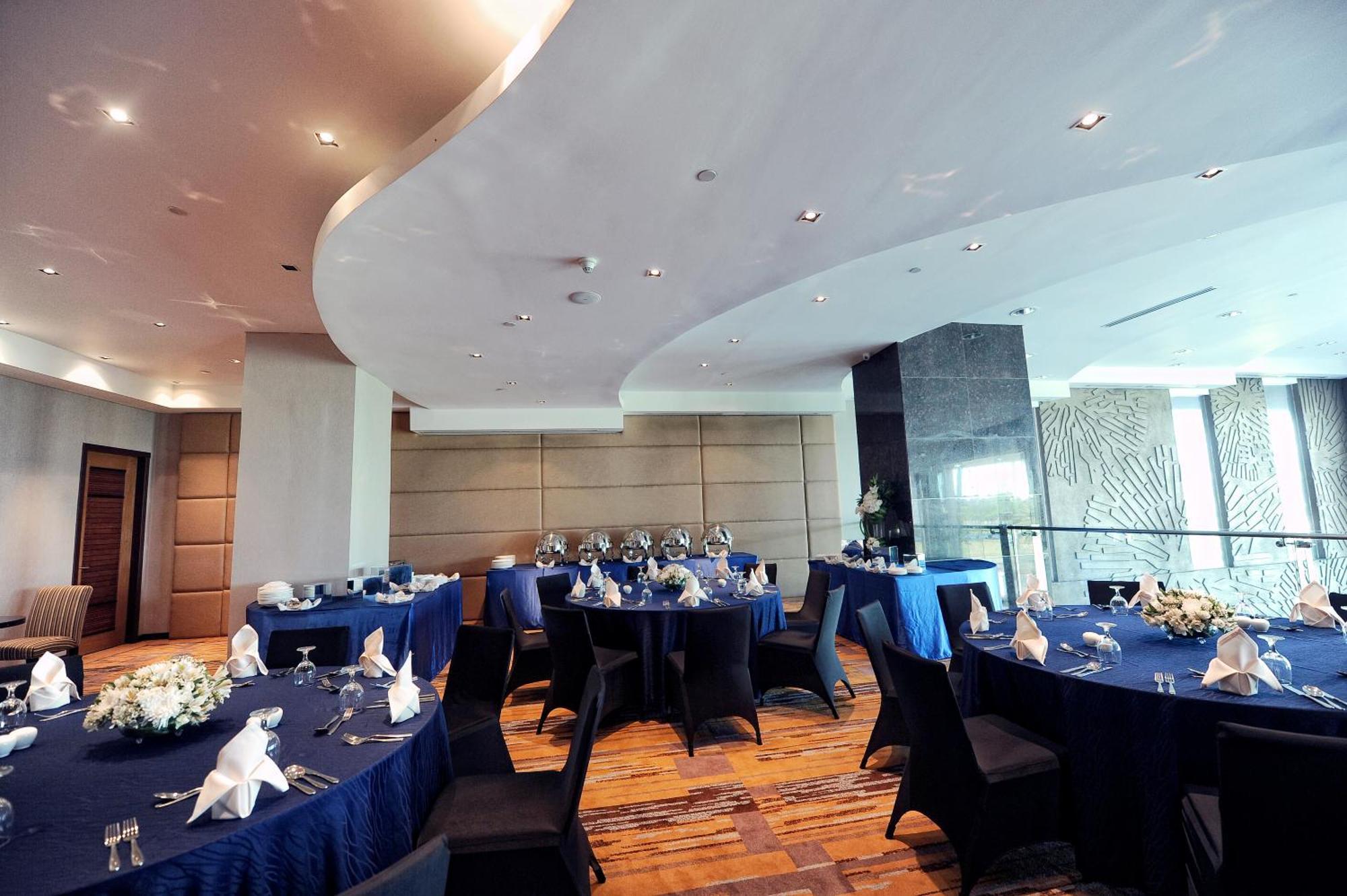 Acacia Hotel Manila Muntinlupa City Kültér fotó