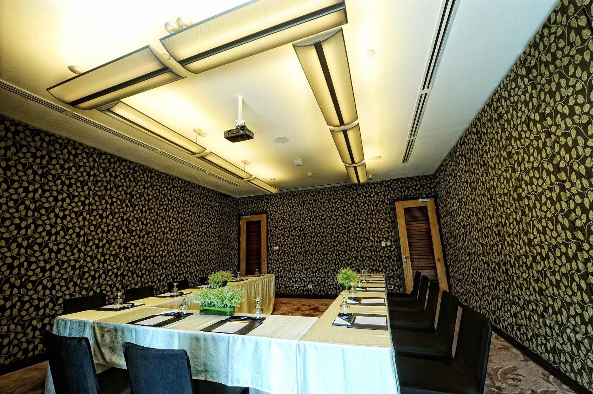 Acacia Hotel Manila Muntinlupa City Kültér fotó